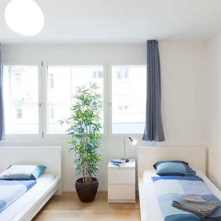 Apartment Hitrental Kreuzplatz Apartments *