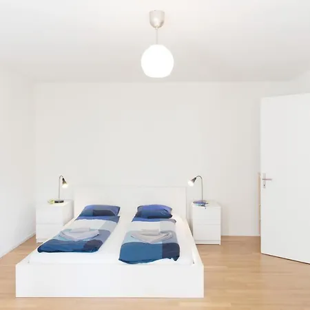 Hitrental Kreuzplatz Apartments *