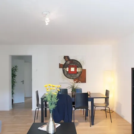 Hitrental Kreuzplatz Apartments Apartment