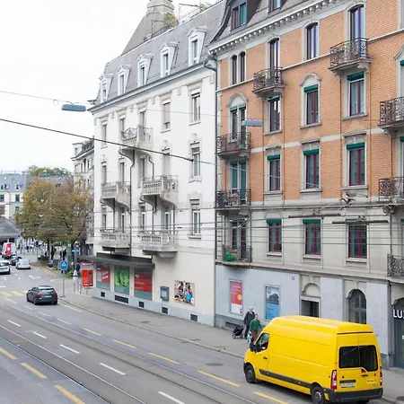 Apartment Hitrental Kreuzplatz Apartments *